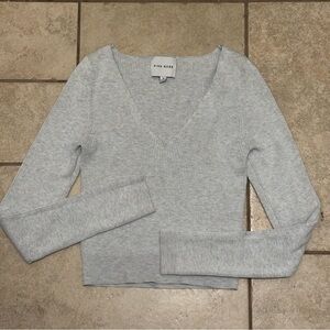 PINK ROSE Light Gray Ribbed V-Neck Long Sleeve Crop Top Women’s Size Medium